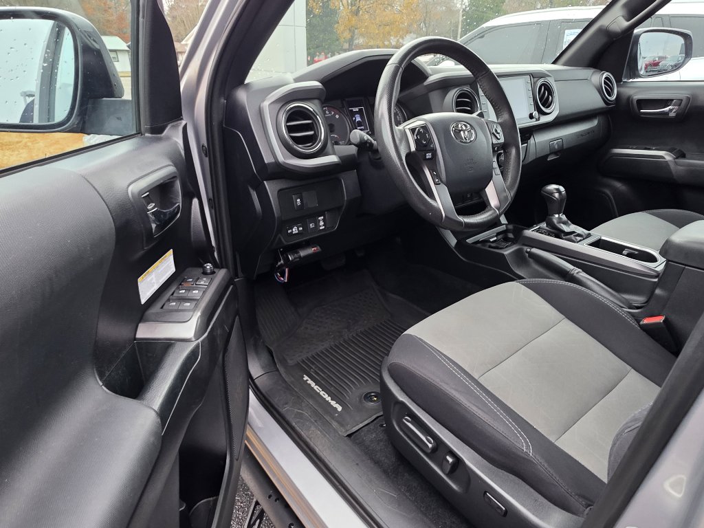 Used 2020 Toyota Tacoma TRD Off-Road image 9