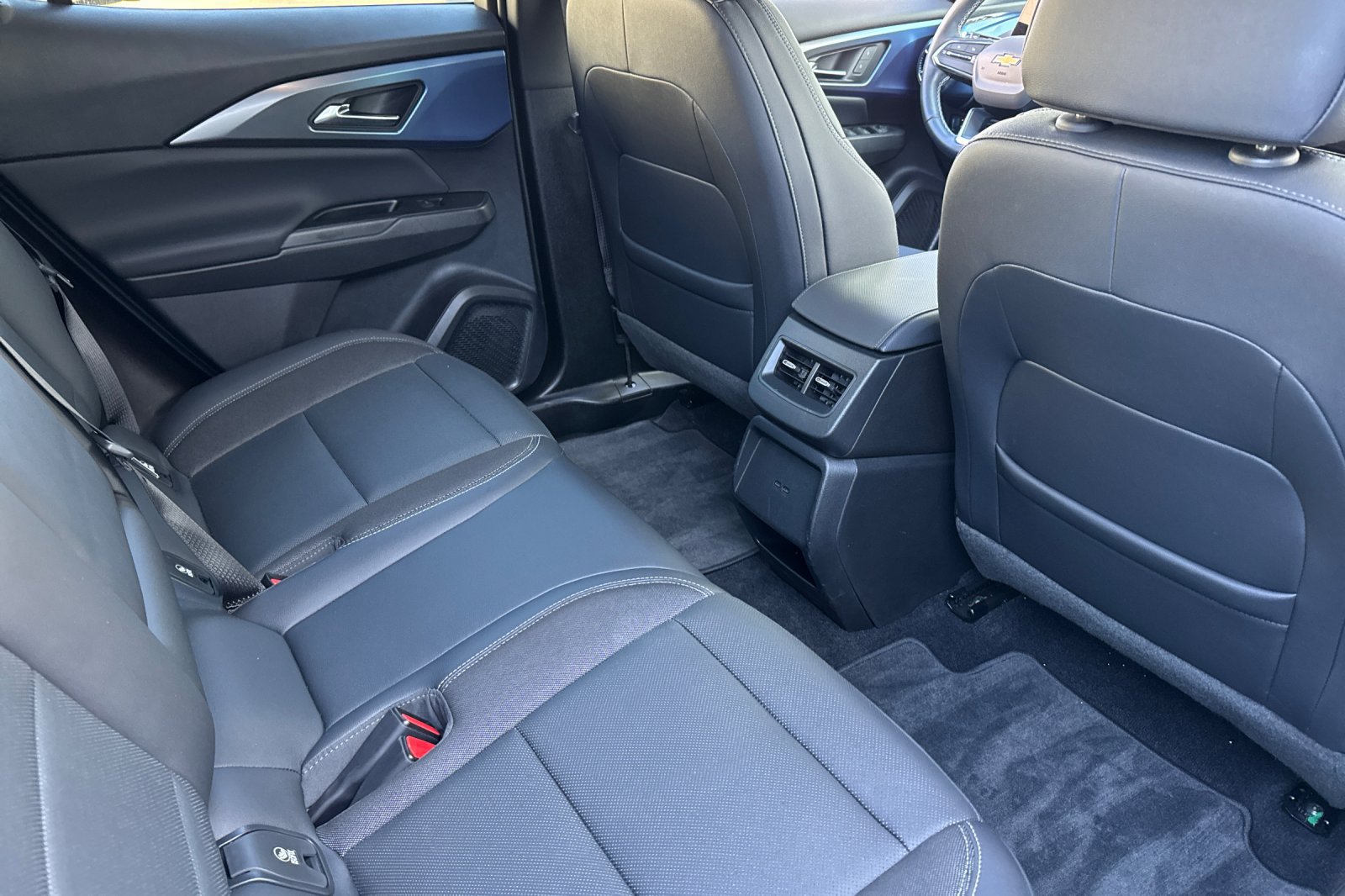 Used 2024 Chevrolet Equinox EV LT FWD image 16