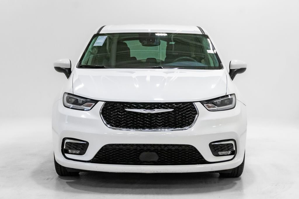 Used 2023 Chrysler Pacifica Touring-L FWD image 5