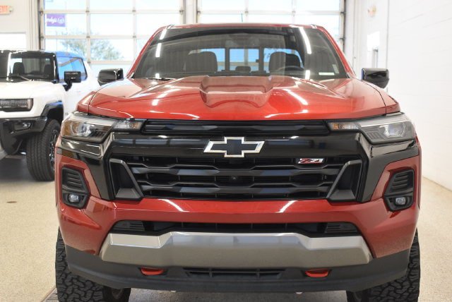 Used 2023 Chevrolet Colorado Z71 w/ Z71 Convenience Package 2 AWD/4WD image 3
