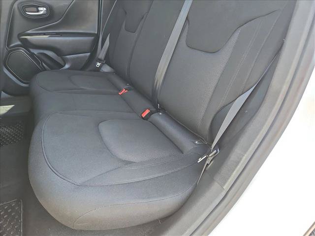 Used 2023 Jeep Renegade Latitude AWD/4WD image 18