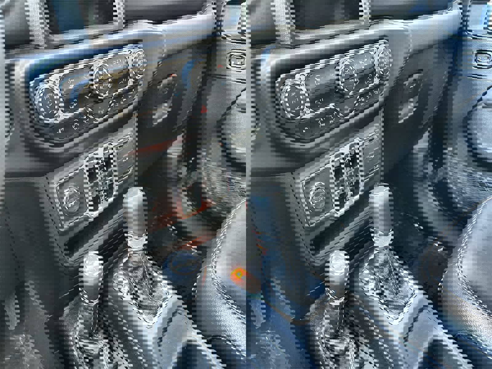 Used 2023 Jeep Gladiator Overland image 16