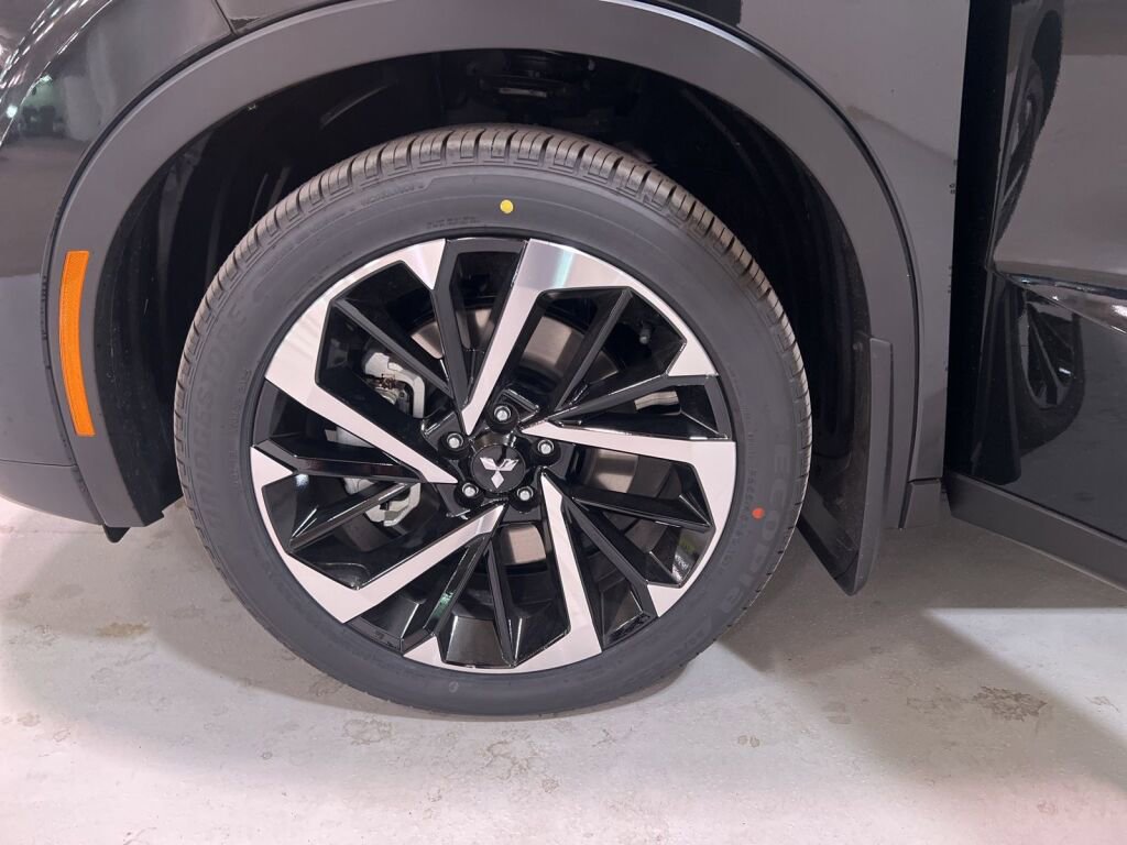 New 2025 Mitsubishi Outlander SE image 20