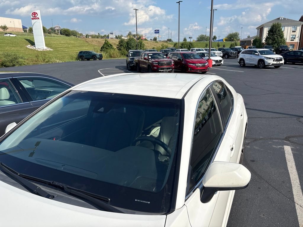 Used 2018 Toyota Camry SE FWD image 5
