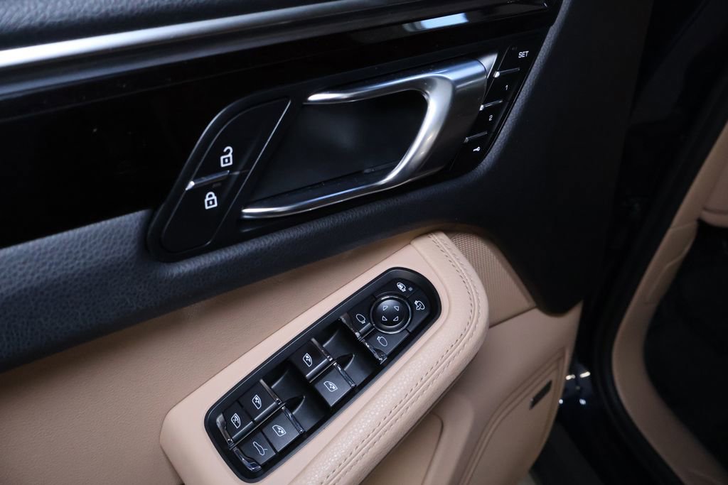 Used 2019 Porsche Macan AWD/4WD image 13