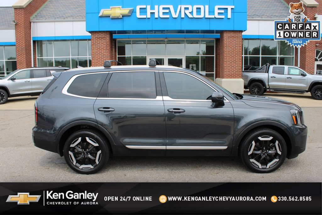 Used 2024 Kia Telluride EX w/ EX Captain's Chair Package