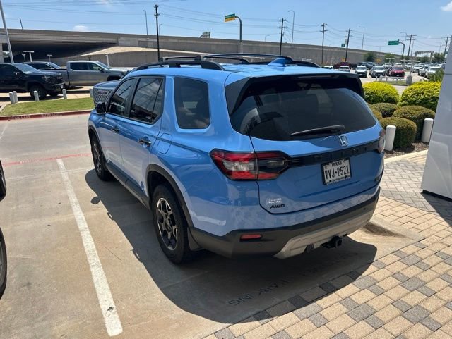 Used 2025 Honda Pilot TrailSport image 4