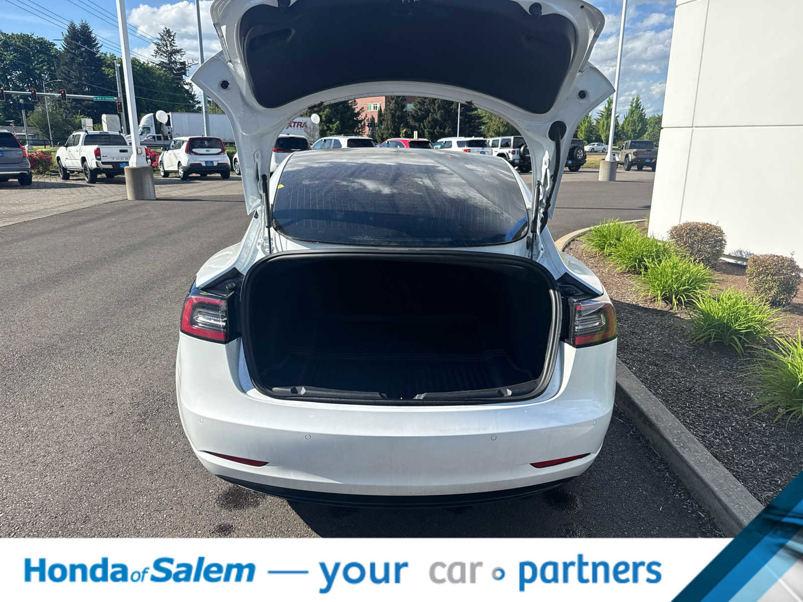 Used 2020 Tesla Model 3 Standard Range Plus RWD image 18