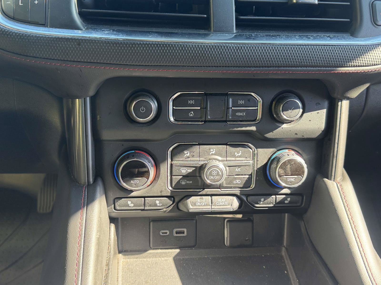 Used 2022 Chevrolet Suburban RST w/ Sport Performance Package RWD image 29