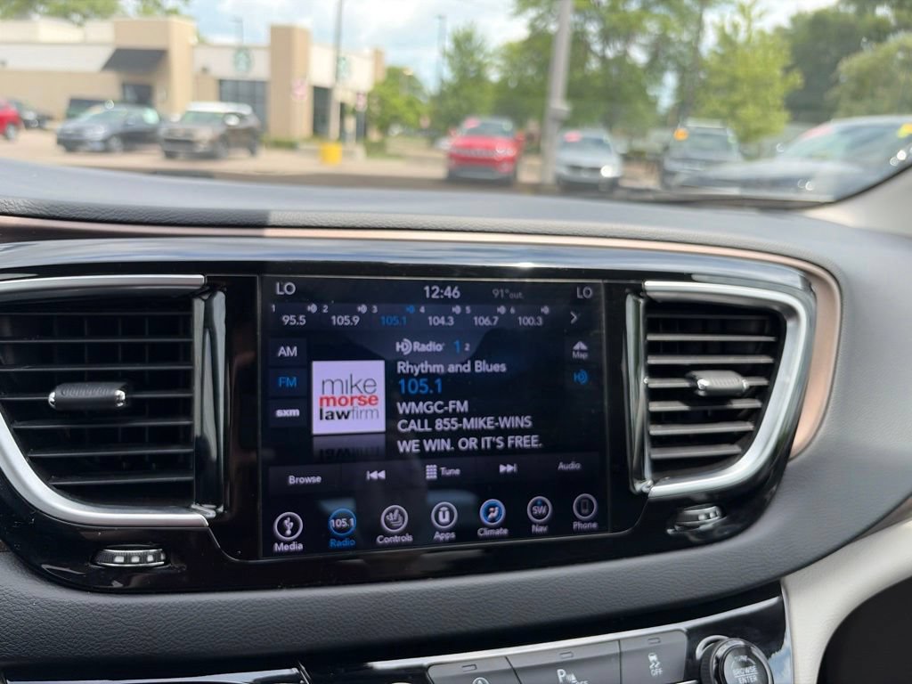 Used 2018 Chrysler Pacifica Touring-L Plus FWD image 25