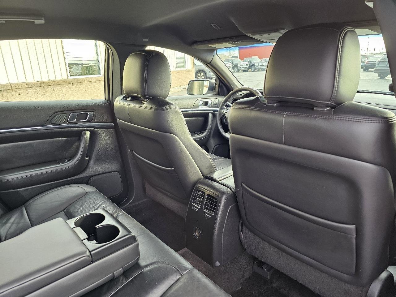 Used 2014 Lincoln MKS image 25