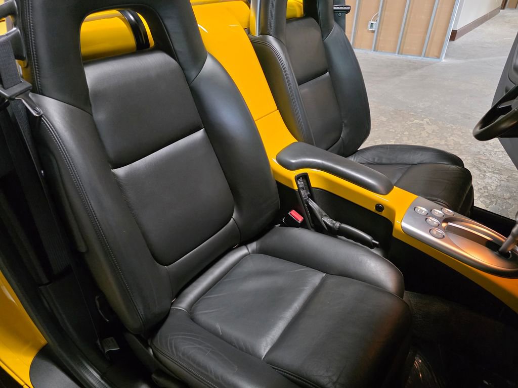 Used 2004 Chevrolet SSR w/ Preferred Equipment Group RWD image 16