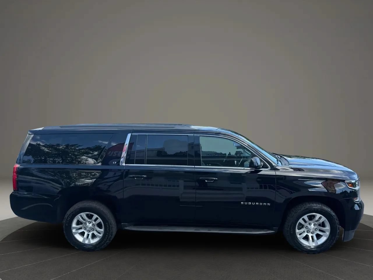 Used 2019 Chevrolet Suburban LT AWD/4WD image 6