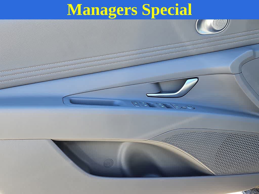 Used 2024 Hyundai Elantra SEL w/ Convenience Package FWD image 11