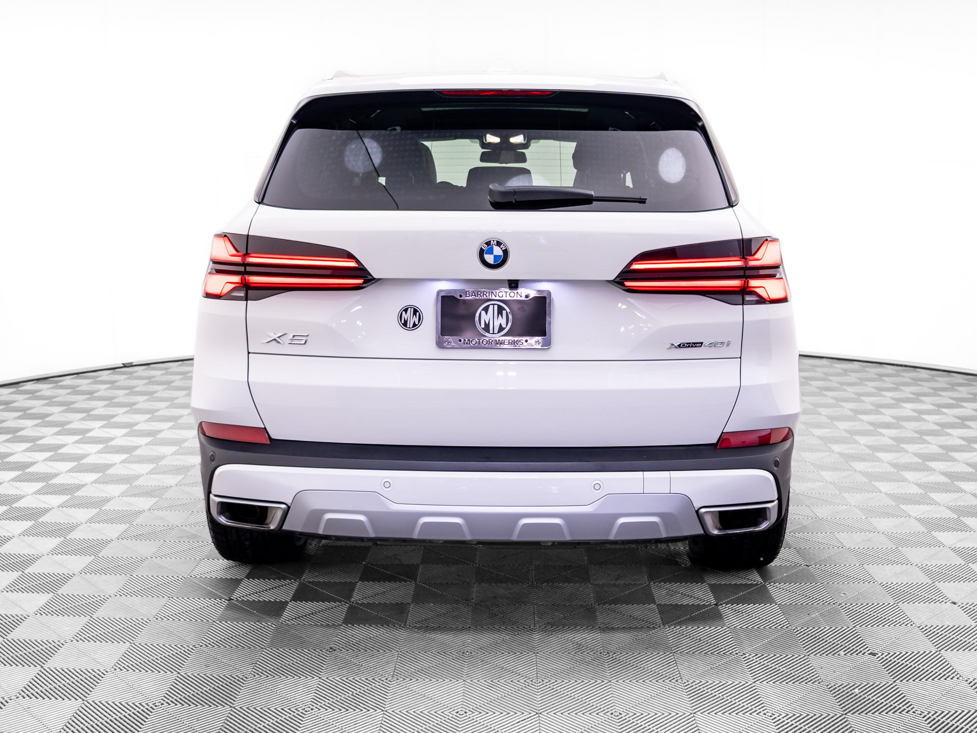 Used 2024 BMW X5 xDrive40i w/ Premium Package AWD/4WD image 4