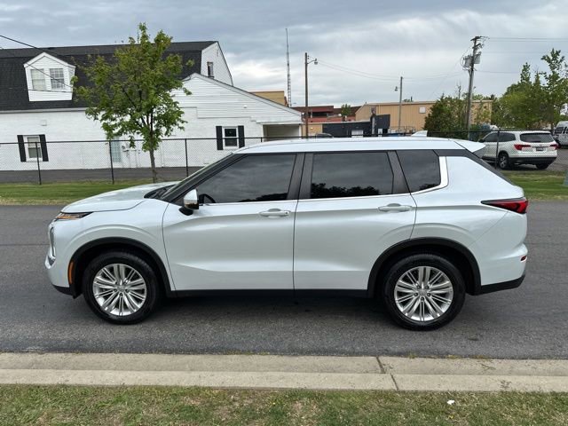 Used 2023 Mitsubishi Outlander ES AWD/4WD image 26