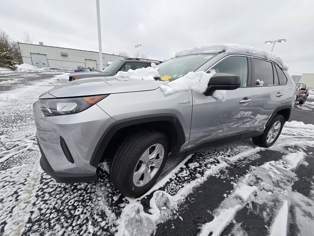 Used 2020 Toyota RAV4 LE image 4