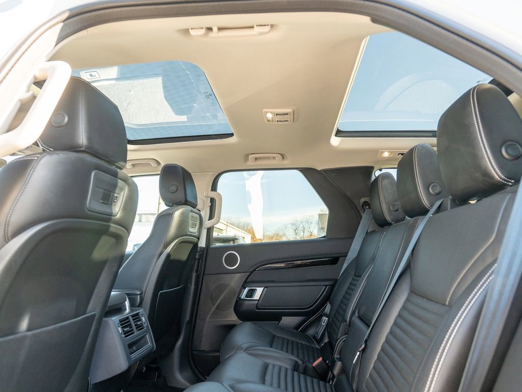 Certified 2022 Land Rover Discovery S image 35