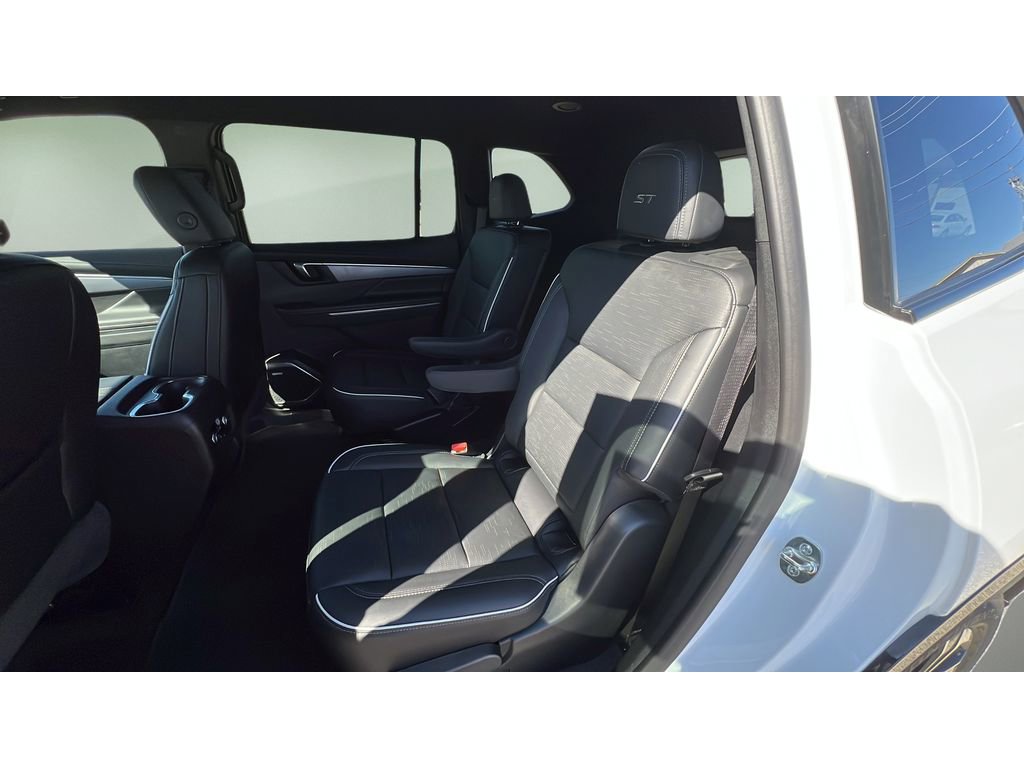 Certified 2025 Buick Enclave Sport Touring AWD/4WD image 28