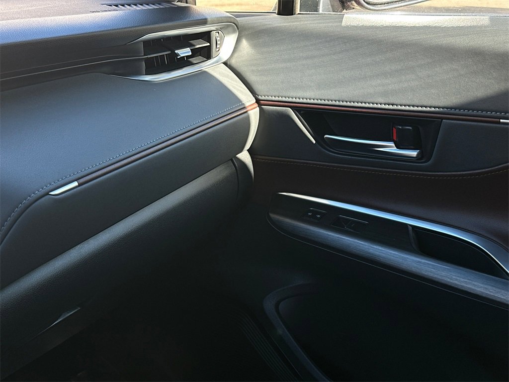 Used 2024 Toyota Venza Limited image 32