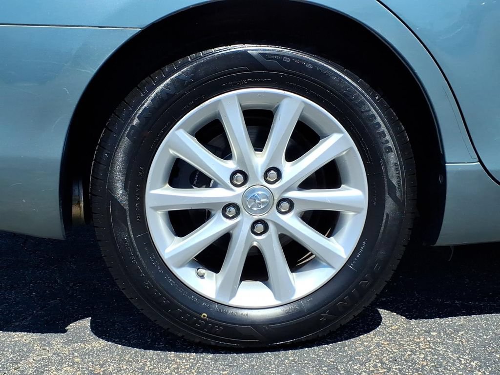 Used 2011 Toyota Camry XLE w/ SE/XLE Extra-Value Pkg FWD image 8