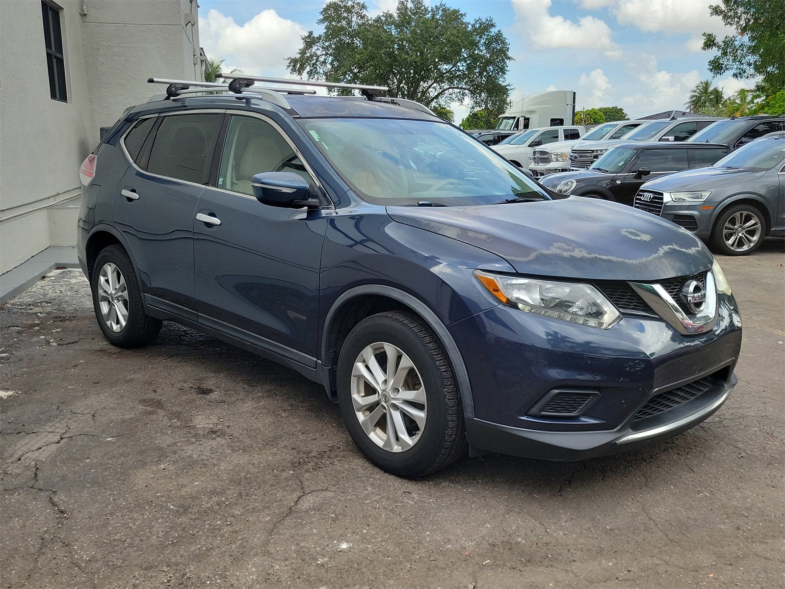Used 2015 Nissan Rogue SV image 3