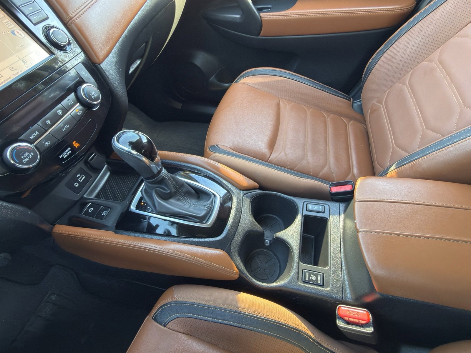 Used 2018 Nissan Rogue SL w/ Premium Package image 40