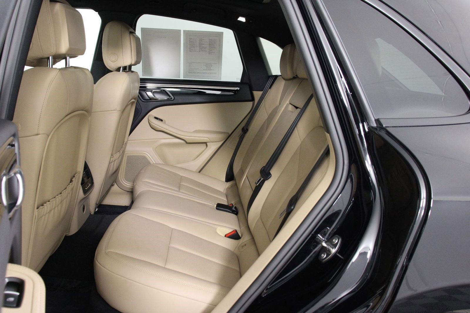 Certified 2025 Porsche Macan image 33