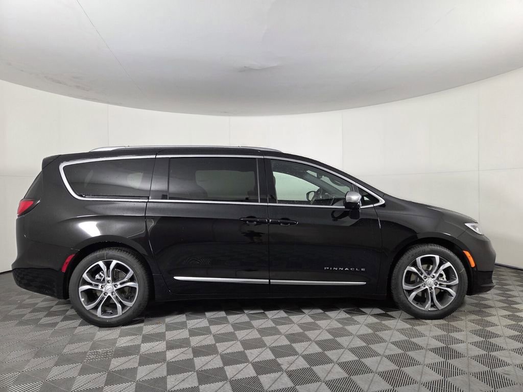 New 2026 Chrysler Pacifica Pinnacle w/ Trailer Tow Group FWD image 3