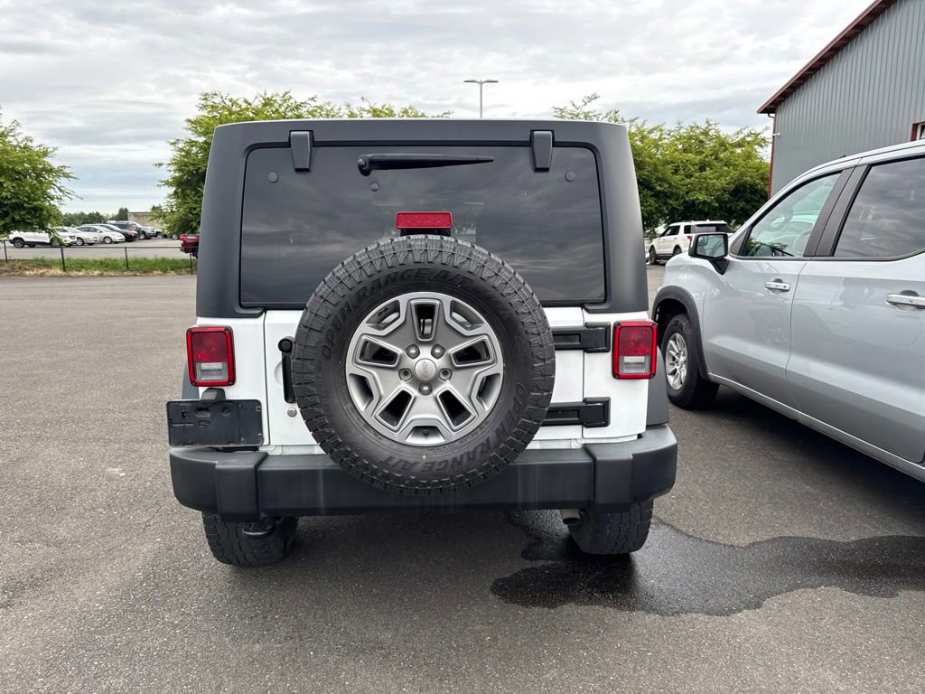 Used 2016 Jeep Wrangler Unlimited Rubicon w/ Connectivity Group AWD/4WD image 3