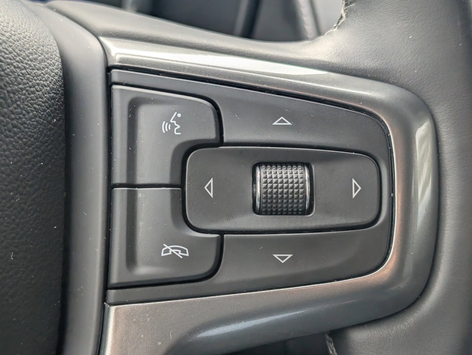 Used 2024 Chevrolet Tahoe Z71 w/ Luxury Package image 18