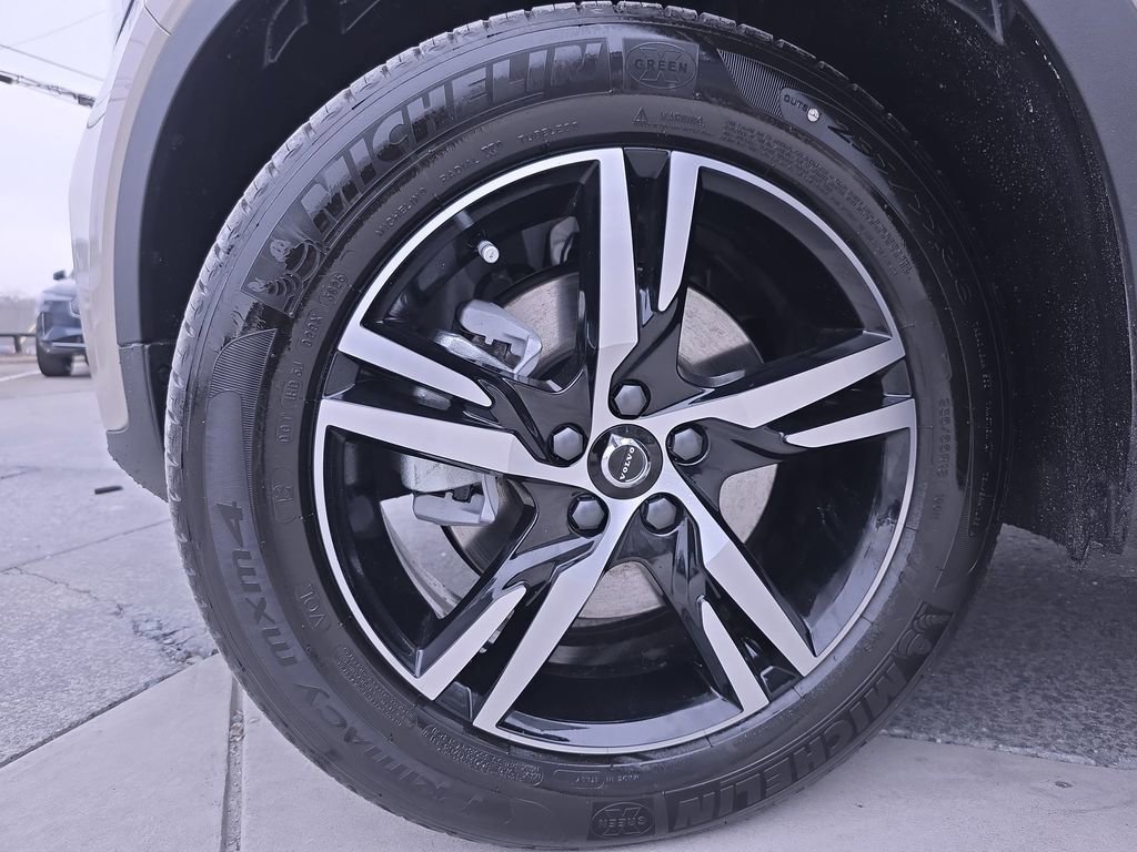 New 2026 Volvo XC40 B5 Core w/ Protection Package image 35