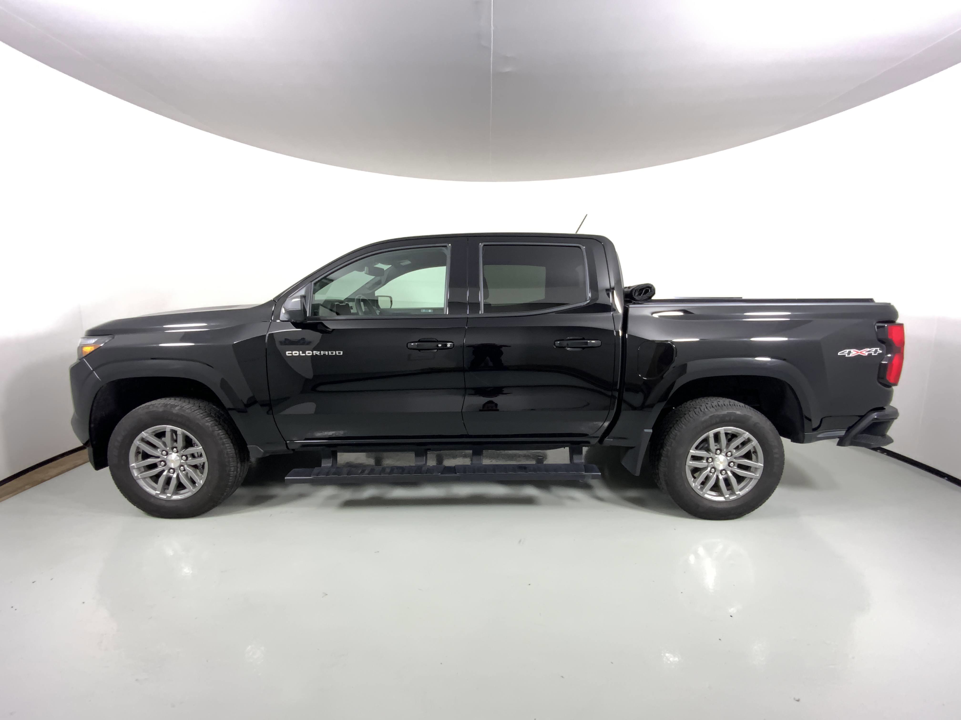 Used 2024 Chevrolet Colorado LT w/ LT Convenience Package III image 4
