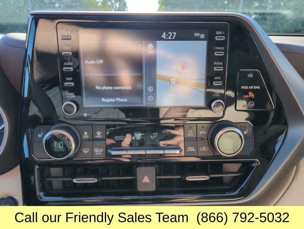 Used 2022 Toyota Highlander XLE AWD/4WD image 21