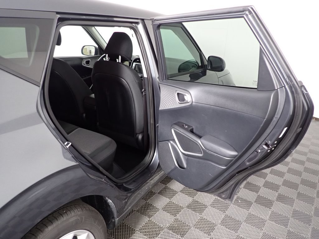 Used 2025 Kia Soul LX w/ LX Technology Package FWD image 26