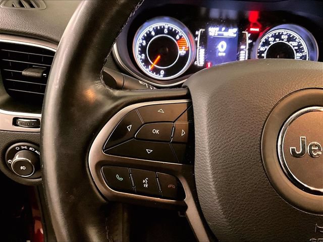 Used 2020 Jeep Cherokee Latitude Plus w/ Cold Weather Group AWD/4WD image 17