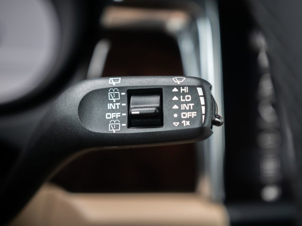 Certified 2025 Porsche Macan image 48