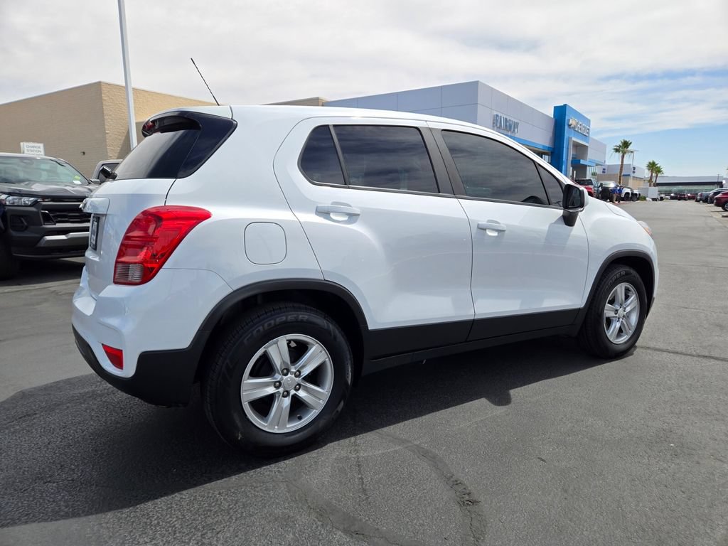 Used 2020 Chevrolet Trax LS w/ LPO, Cargo Package FWD image 6