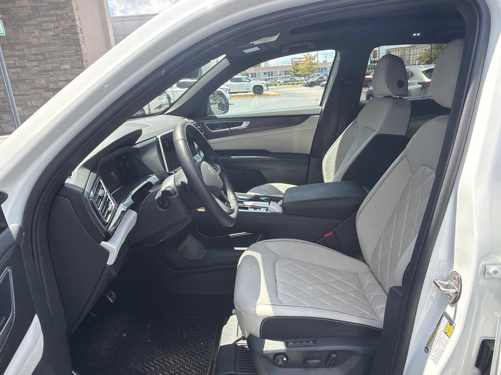 Used 2025 Volkswagen Atlas Cross Sport SEL Premium R-Line AWD/4WD image 6