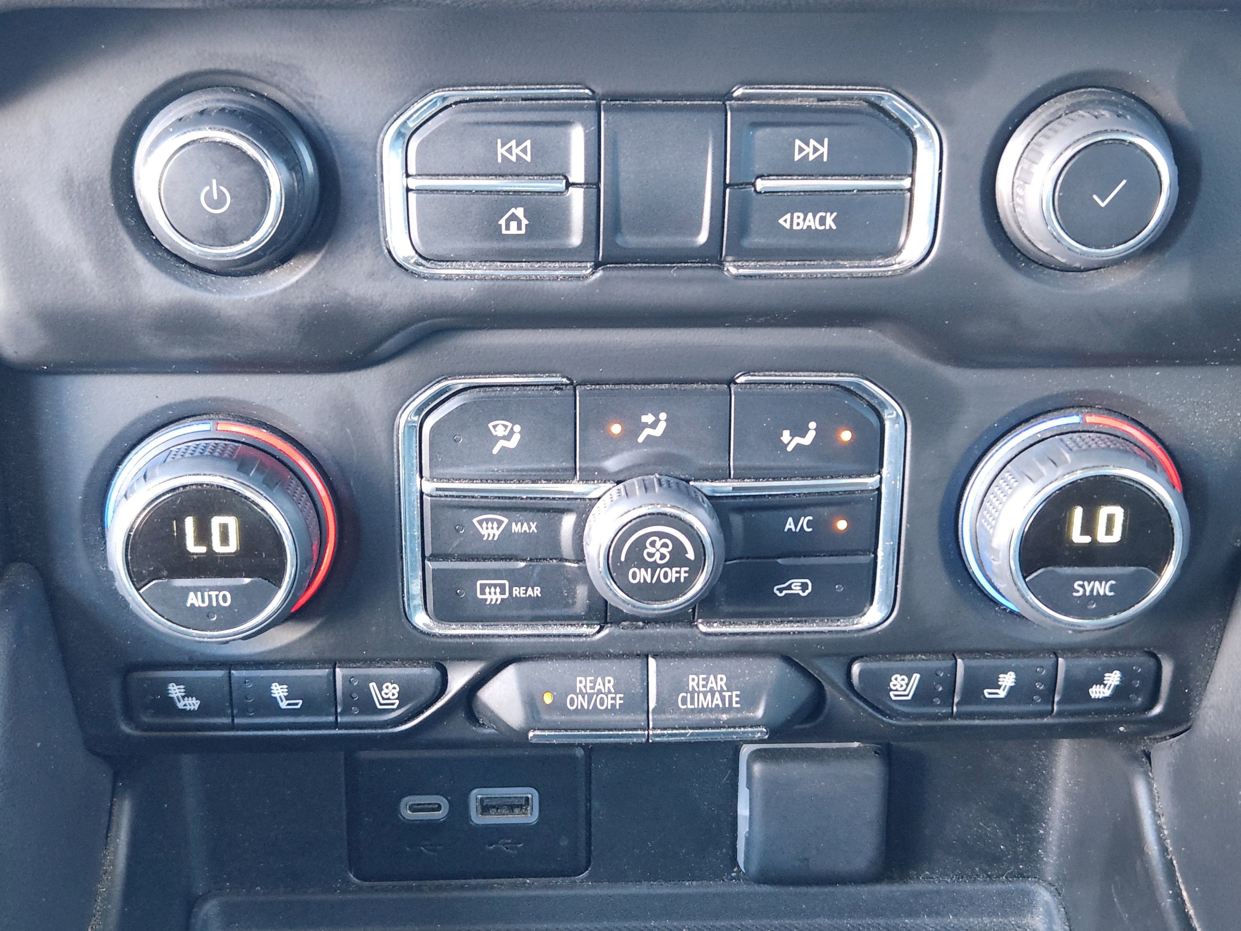 Used 2024 Chevrolet Tahoe Premier AWD/4WD image 14