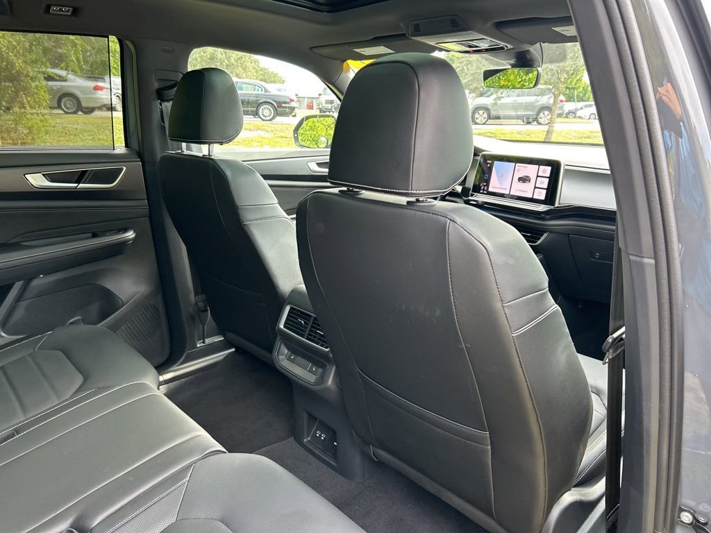 Used 2025 Volkswagen Atlas Cross Sport SEL image 44