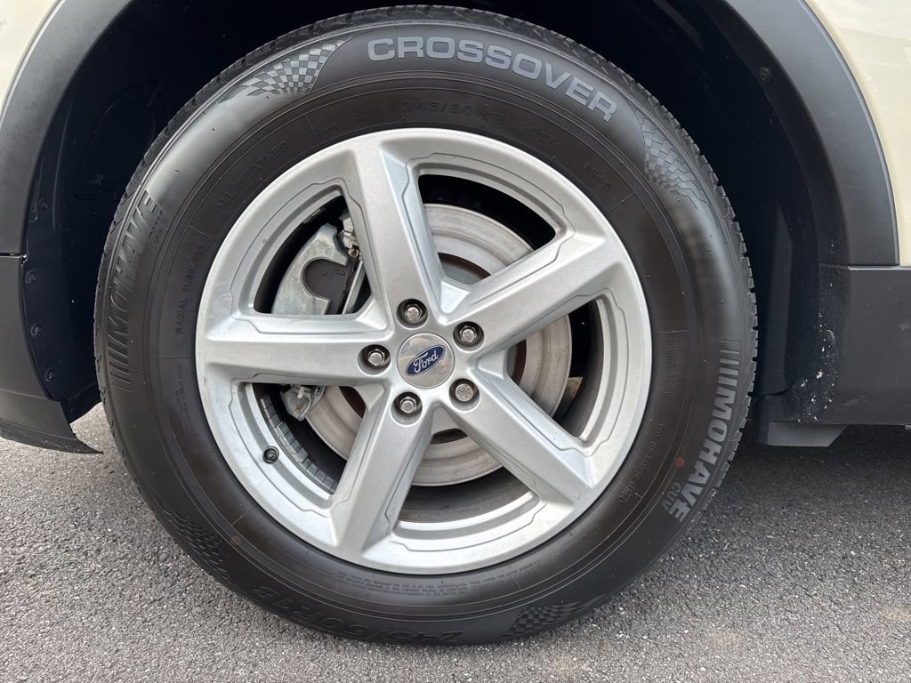 Used 2018 Ford Explorer XLT w/ Equipment Group 202A FWD image 16