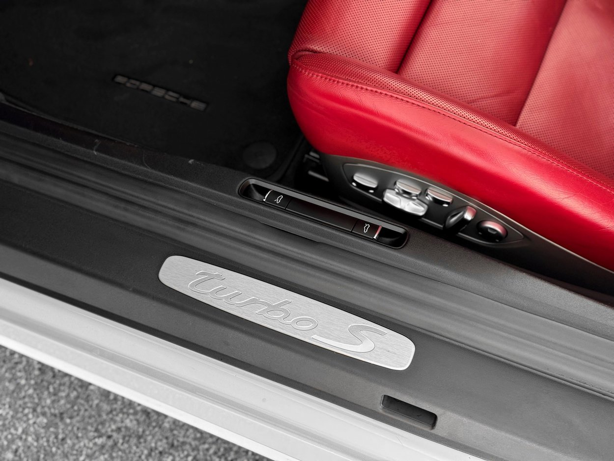 Used 2019 Porsche 911 Turbo S image 16