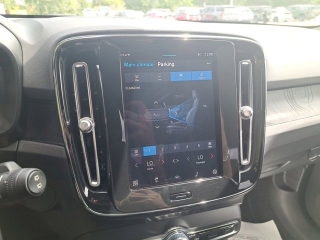 Used 2023 Volvo XC40 Recharge Ultimate w/ Protection Package Premier image 18