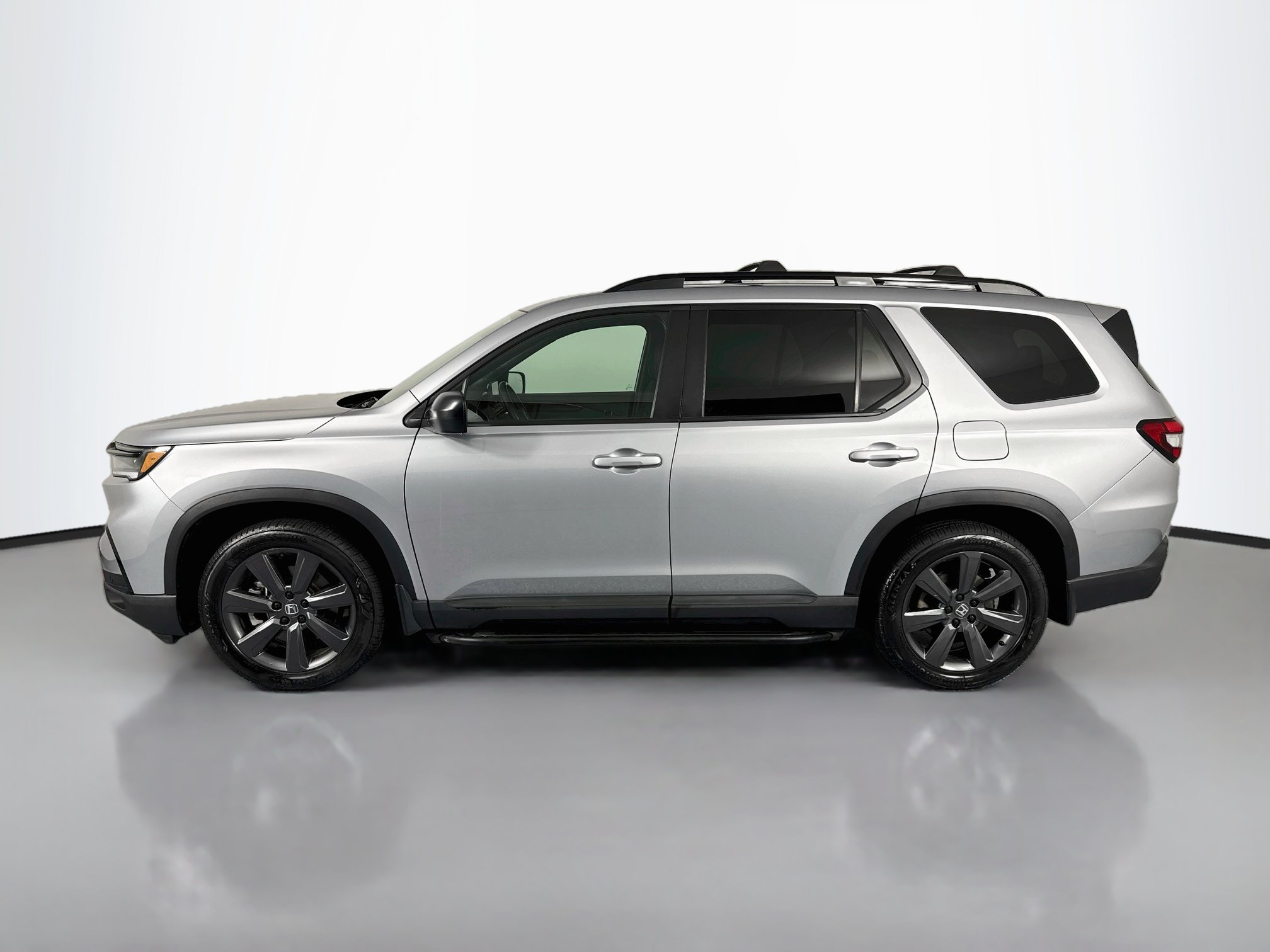 Certified 2025 Honda Pilot Sport image 8