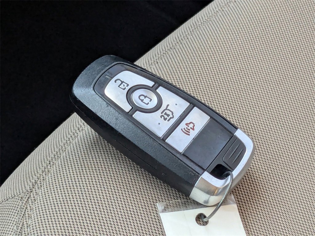 Used 2020 Ford Explorer XLT image 38