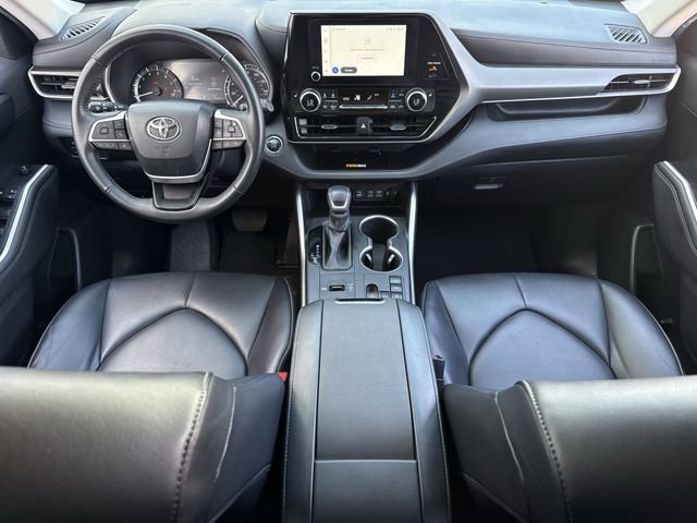 Used 2023 Toyota Highlander XLE image 11