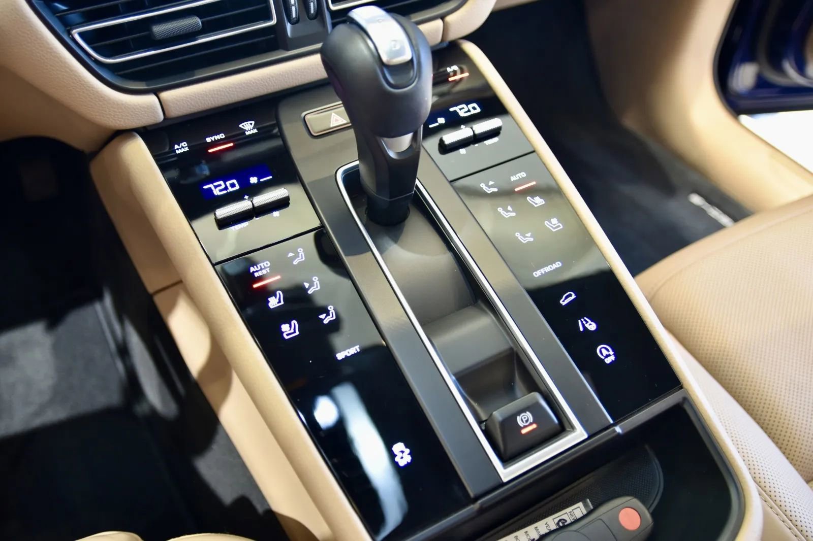 Used 2023 Porsche Macan image 17