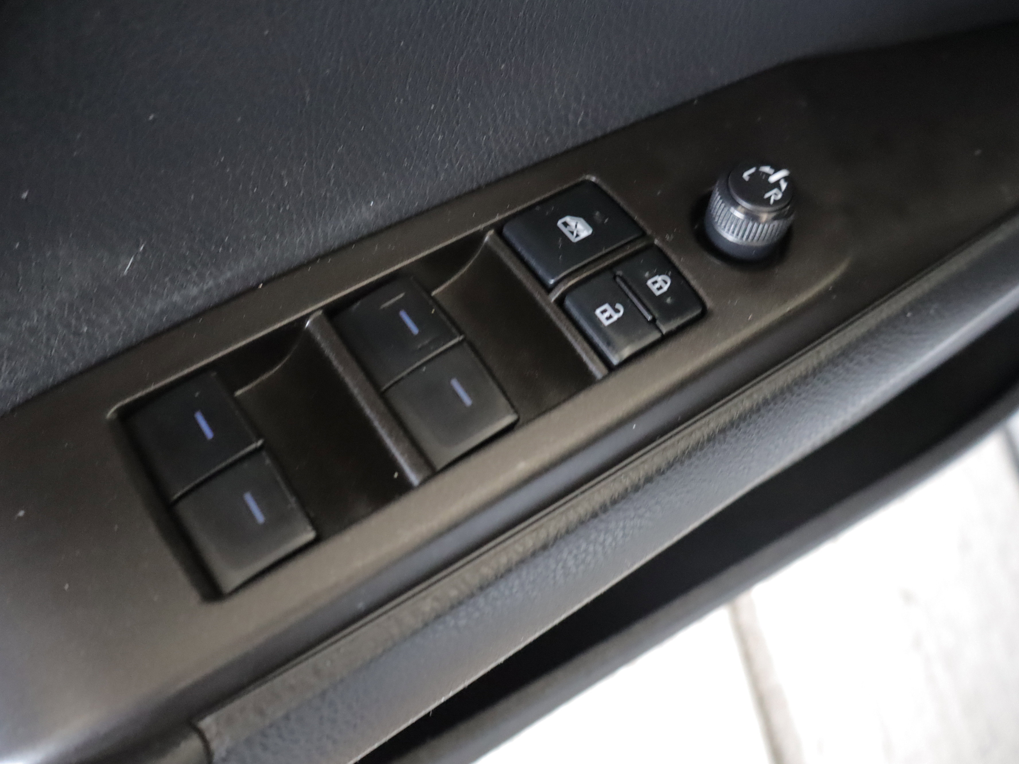 Used 2021 Toyota Camry SE w/ Convenience Package FWD image 11