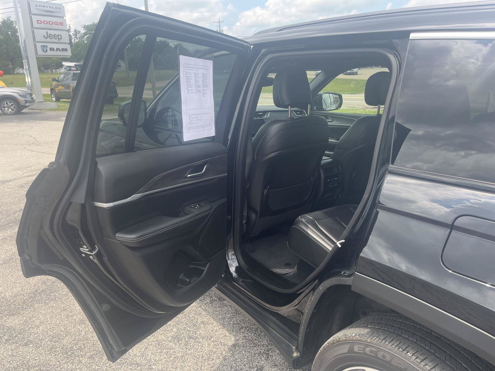 Used 2024 Jeep Grand Cherokee Limited AWD/4WD image 26